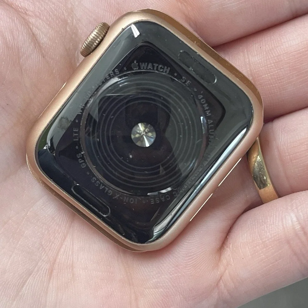 Apple Watch SE (1st Gen) 40mm Rose Gold Aluminum Working LOCKED